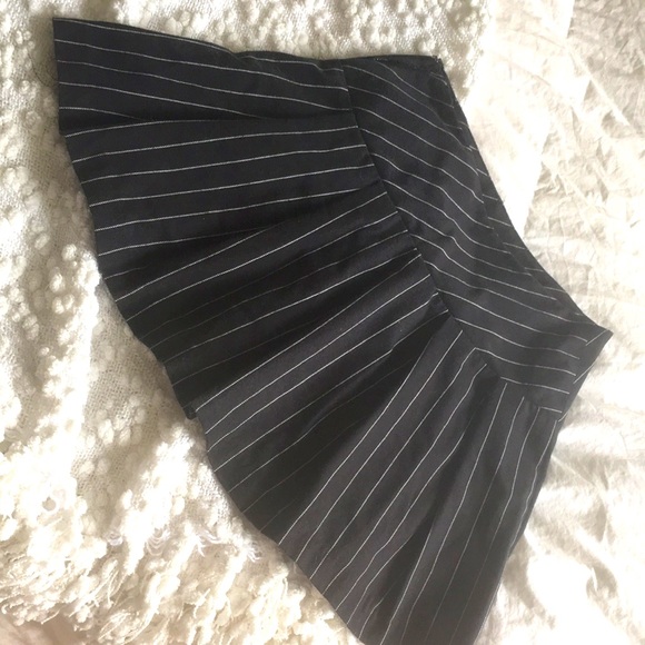 Pleated skirt🖤🤍 - Picture 1 of 6